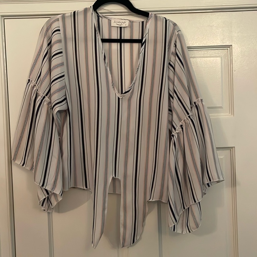 Lavender Field V-neck, striped shirt, beautiful sleeves women’s medium